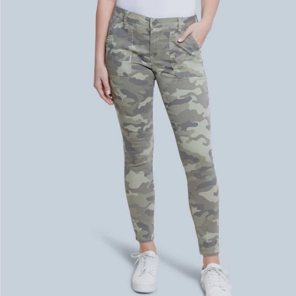 SEVEN7 Utility Ankle Skinny  Size 8 Inseam 29 ' CAMO NWT